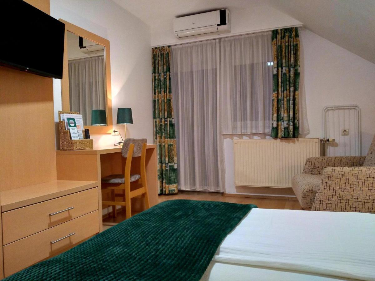 Eva Panzio Hotel Sarvar Luaran gambar